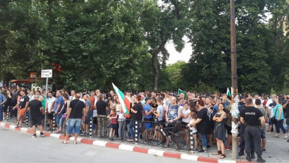 Стотици хора се събраха за втори протест в Асеновград