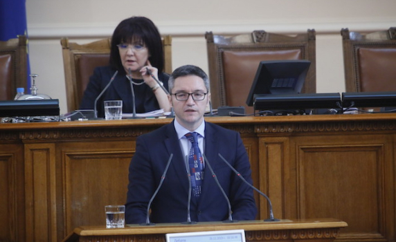 Кристиан Вигенин: Не превръщайте грижата за децата в доходен бизнес!