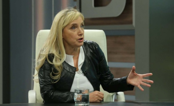 Йончева: Защо Цачева казва за себе си, че е грозна и стара?