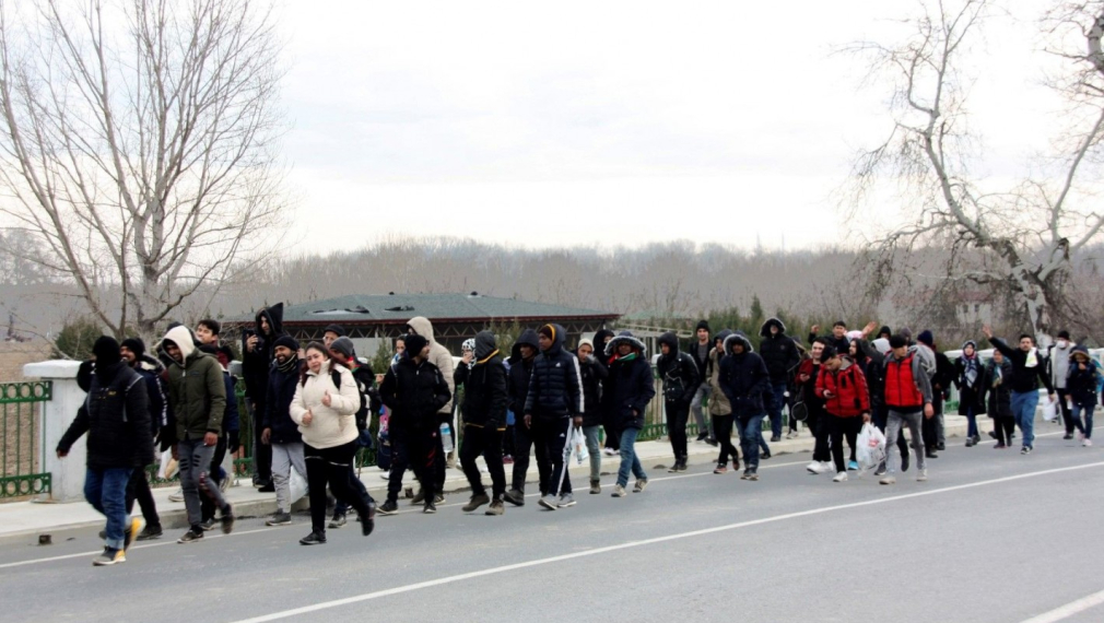  Стотици мигранти вече се насочват към България: ще остане ли излъган Борисов