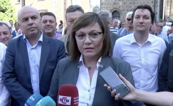 Нинова на протеста: Тук сме, за да подкрепим президента 