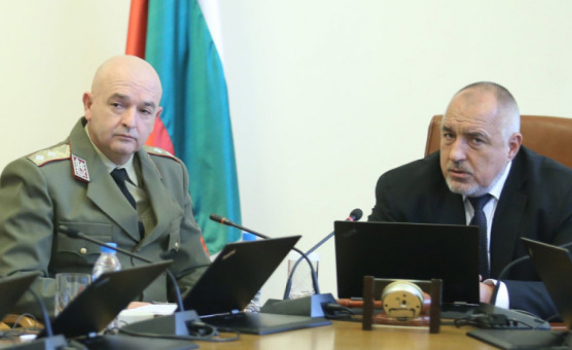 Премиерът поръча 400 хил. бързи теста след думите на Мутафчийски за търгашите