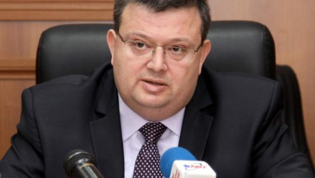 Цацаров иска имунитета на още един кандидат за общинар 