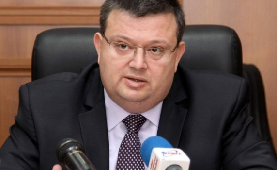 Цацаров иска имунитета на още един кандидат за общинар 