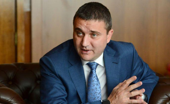 Горанов: България може да плати наведнъж сумата по сделката за изтребителите F-16