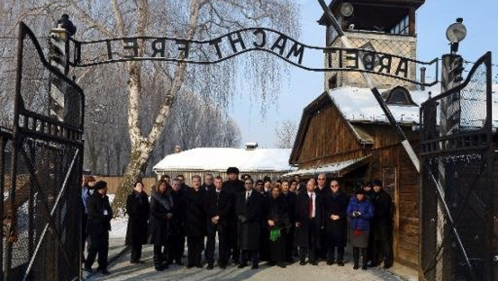 Израелска делегация в Аушвиц за деня на Холокоста Израелска делегация в Аушвиц за деня на Холокоста