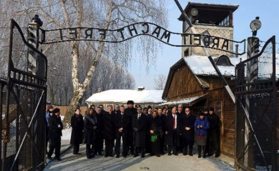 Израелска делегация в Аушвиц за деня на Холокоста