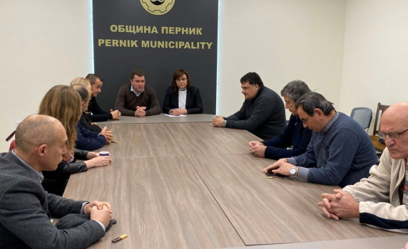  Корнелия Нинова се среща с главния прокурор заради кризата в Перник