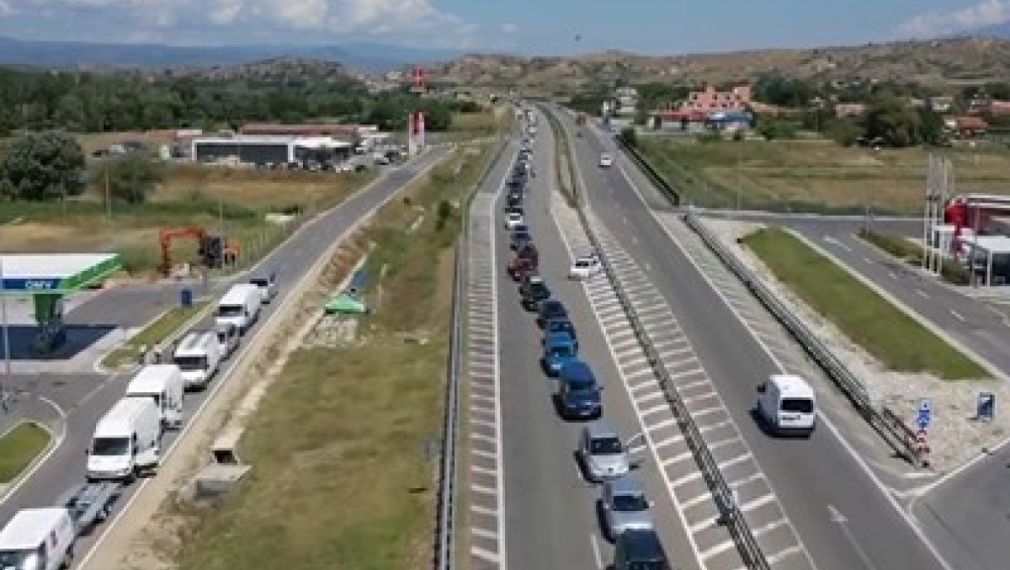 Само за 6 часа над 15 хиляди туристи влязоха в Гърция през пункт "Кулата"