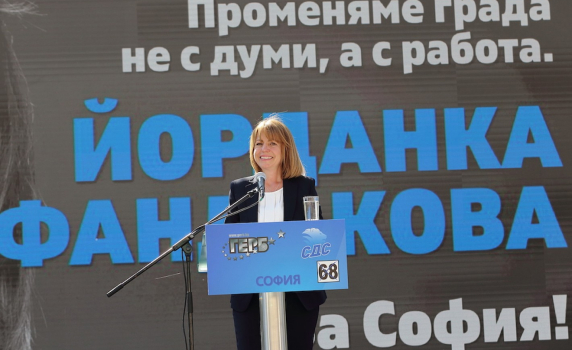 Йорданка Фандъкова: Не пренаписвам периоди от живота си и не ги подменям, както е модерно
