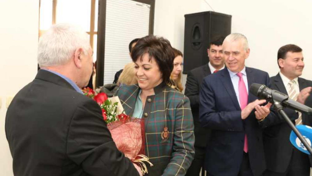 Нинова: Не целувайте ръка на никого. Бъдете свободни хора