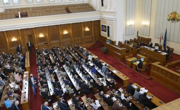 На първо четене е прието 9% ДДС за ресторанти и за книги