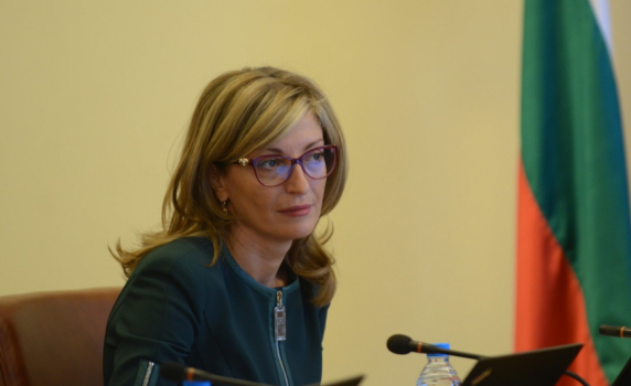 Захариева не подписа с Русия нова програма за връзки в културата и образованието