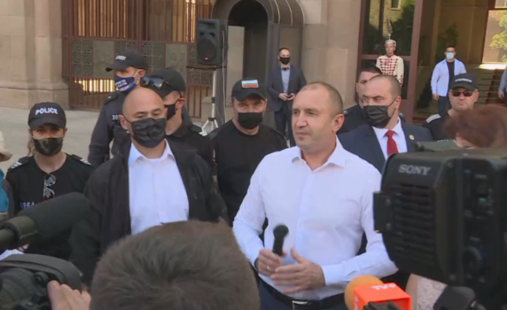 Радев: Няма сила, която да ни спре срещу мафията. Мутри вън!