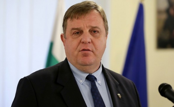 Каракачанов: Поведение като снощното на Сидеров в БНТ е недопустимо