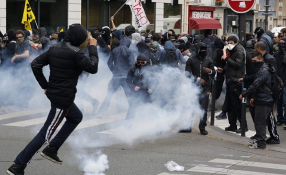 Хиляди протестираха в Париж срещу новоизбрания президент Макрон
