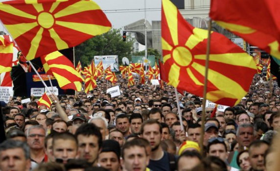 Западът плаши Македония със санкции, ако не пусне албанците във властта 
