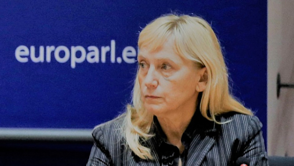 Елена Йончева: Аудиозаписът е тежък удар срещу България