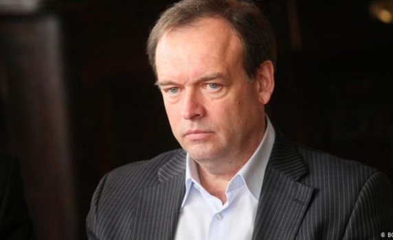 Бащата на Андрей Монов иска оставките на съдиите, освободили Полфрийман