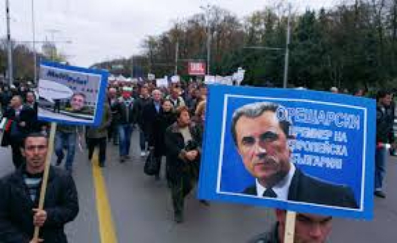 Орешарски на митинга: Страната е в институционална криза, икономическа депресия и задълбочаващо се разделение