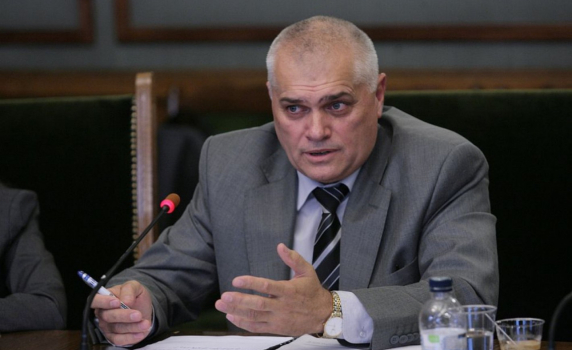Валентин Радев: Няма да подавам оставка!