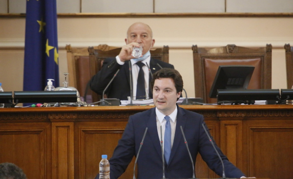 Крум Зарков: Мониторингът за България остава, но и правосъдният министър остава