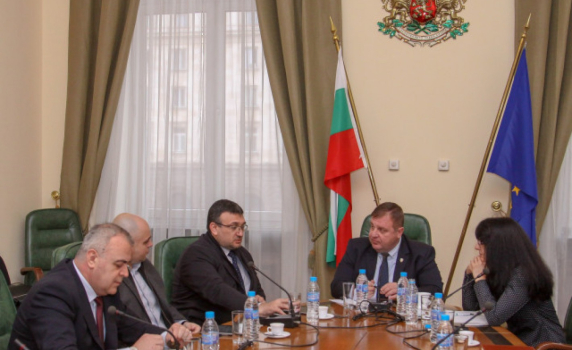Каракачанов: Местната власт трябва да започне да си върши работата