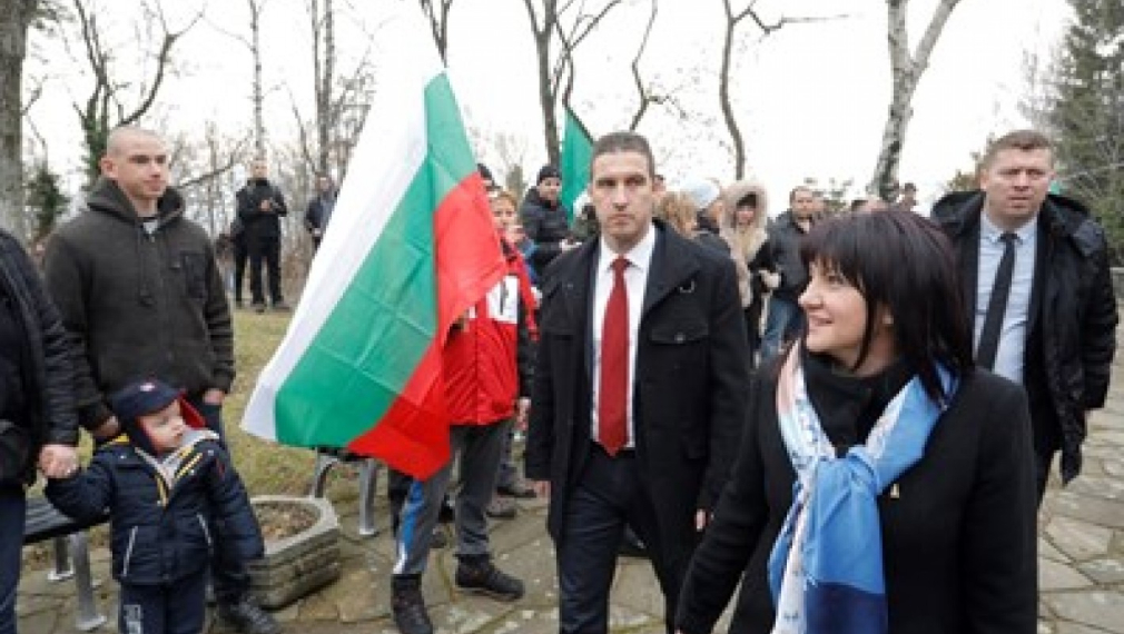 Караянчева напусна официалната реч на Румен Радев на връх Шипка