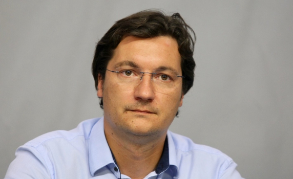 Крум Зарков: Властта иска да остави повечето мерки от извънредното положение, което е противоконституционно
