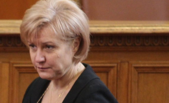 Менда Стоянова: Може да има неустойки не само от "Аликс партнърс"