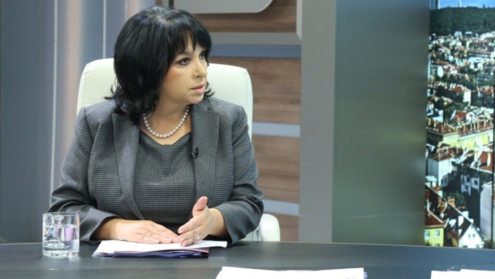 Петкова: На този етап няма как да откупим „ЧЕЗ-България”