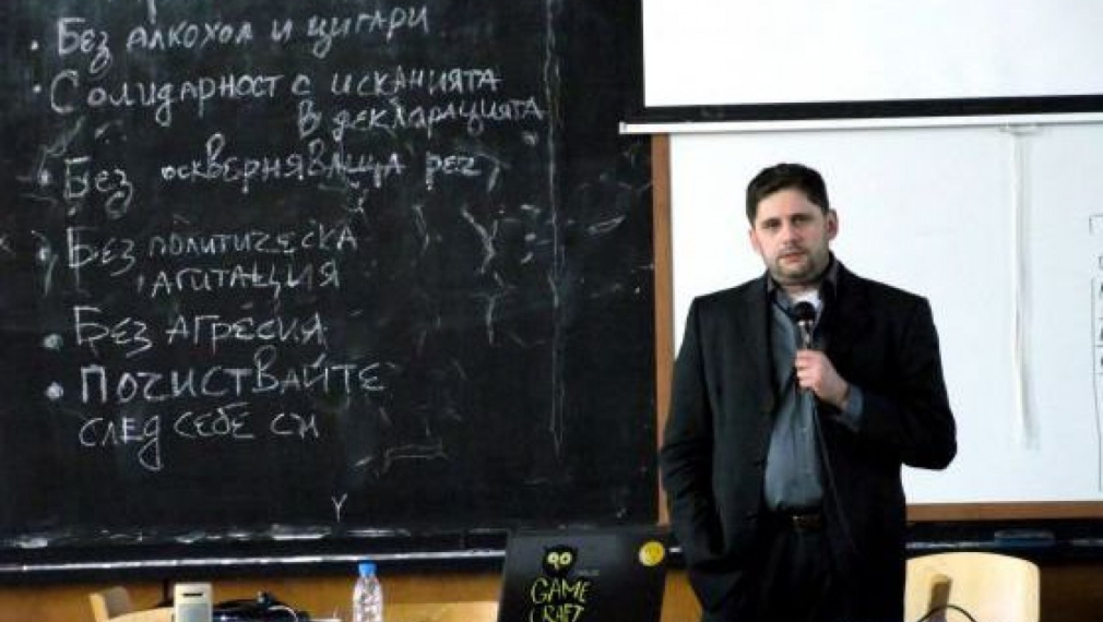 Доц. К. Таков: Няма "революционна ситуация", новите окупатори са нелегитимни Доц. К. Таков: Няма "революционна ситуация", новите окупатори са нелегитимни