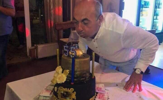 Младите в БСП: Пътят на един политик от ГЕРБ е изобразен в една торта