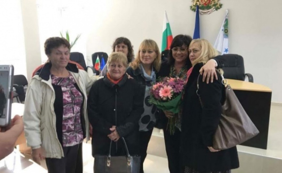 Нинова: Не заменяме националния интерес за визи