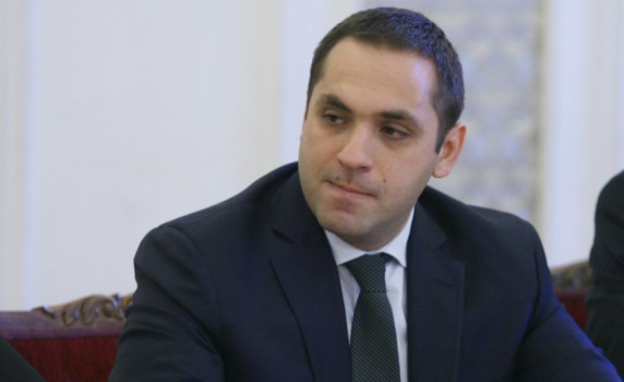 Караниколов: Хотелите и ресторантите са най-зле ударени. Кризата може да продължи с месеци