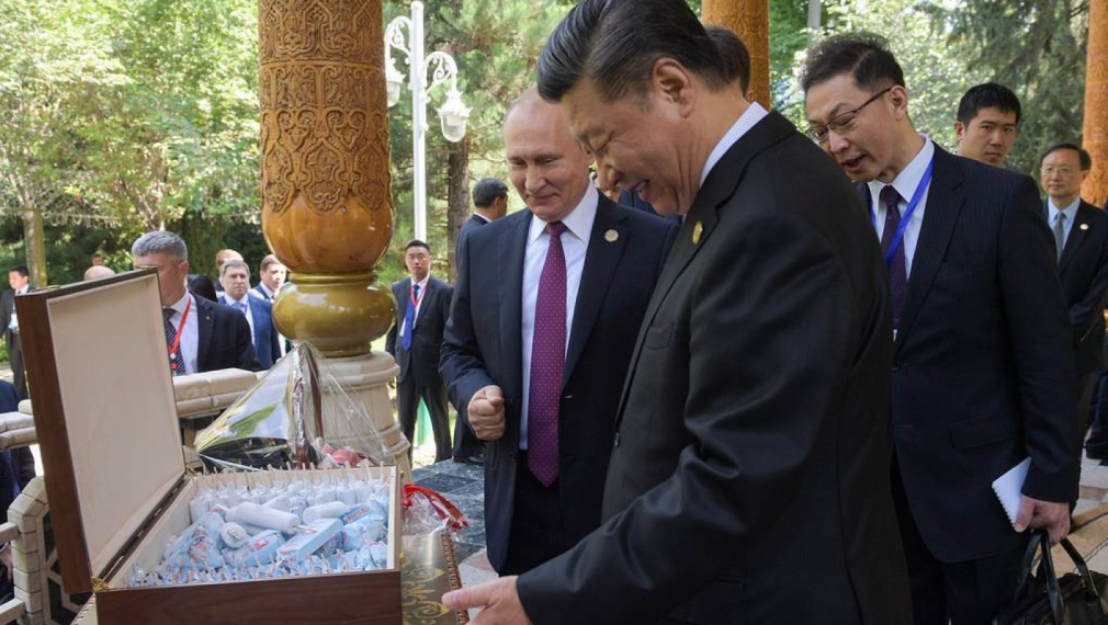 Путин зарадва Си Дзинпин с руски сладолед за рождения му ден