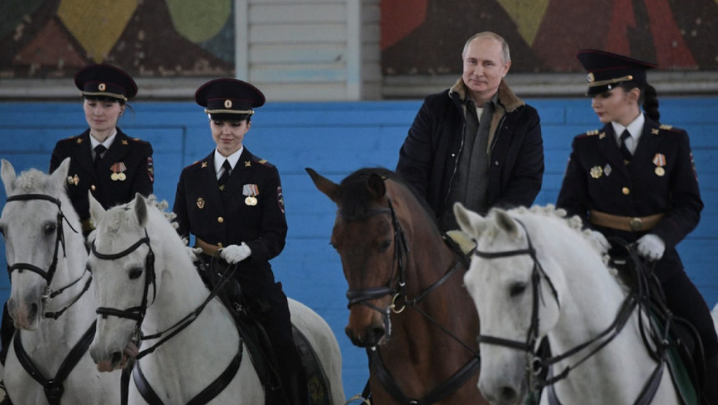 Путин поздрави конните полицайки послучай 8 март