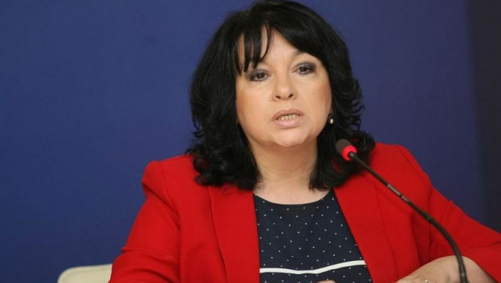 Бизнесът иска оставката на министър Петкова: 45 млн. лв се отклонявали в неизвестна посока