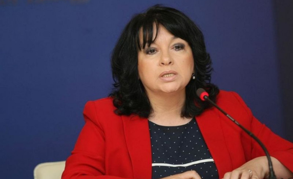 Бизнесът иска оставката на министър Петкова: 45 млн. лв се отклонявали в неизвестна посока