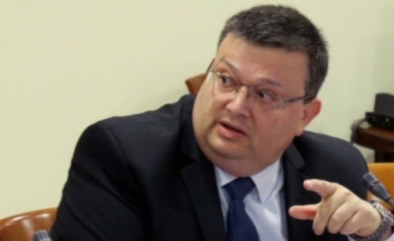 Цацаров поиска имунитета на Сидеров