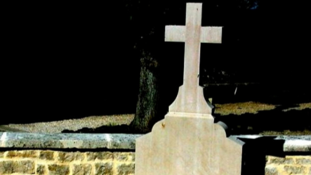 Гняв и шок във Франция заради осквернения гроб на Дьо Гол