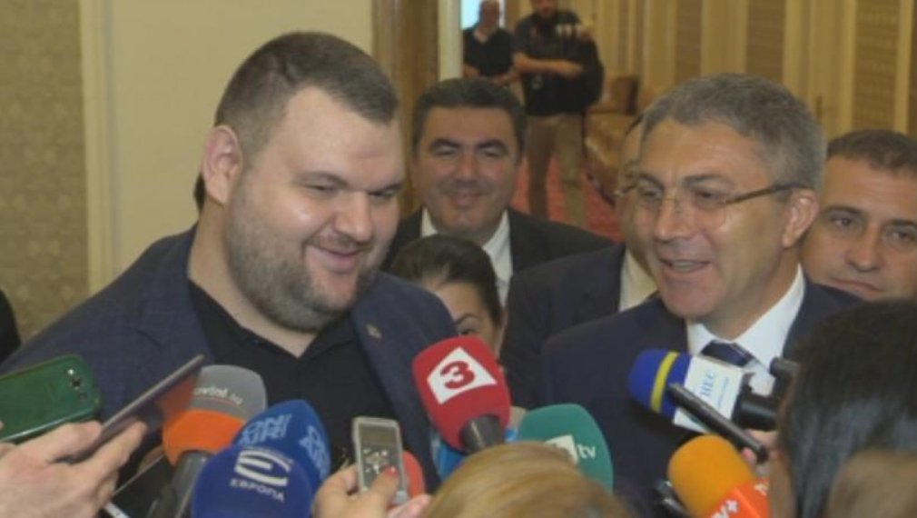 Пеевски се отказа от евродепутатското си място
