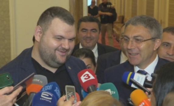 Пеевски се отказа от евродепутатското си място
