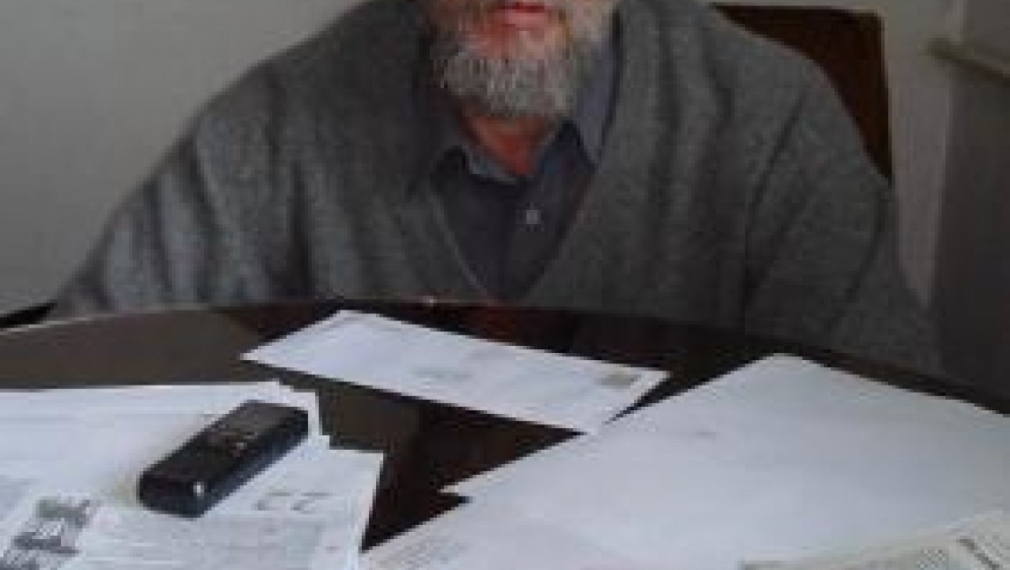 Едвин Сугарев в огледалния свят Едвин Сугарев в огледалния свят