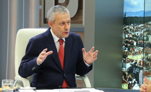 Паси: Г-н Борисов, отговаряте ли с главата си за това решение?