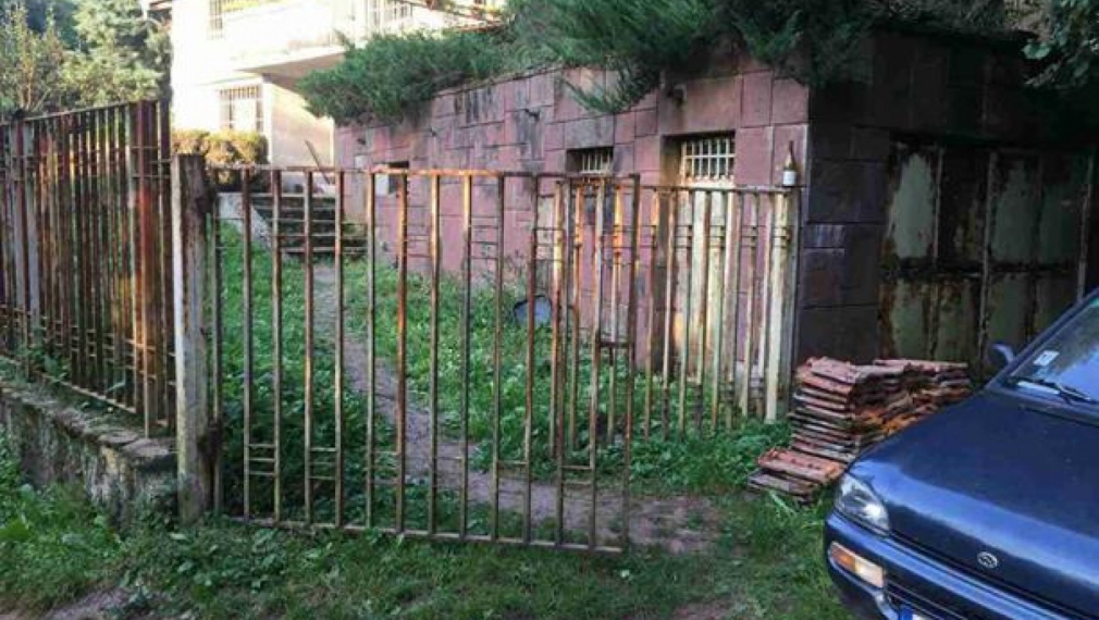 Заловиха 47 нелегални мигранти в двор на селска къща 