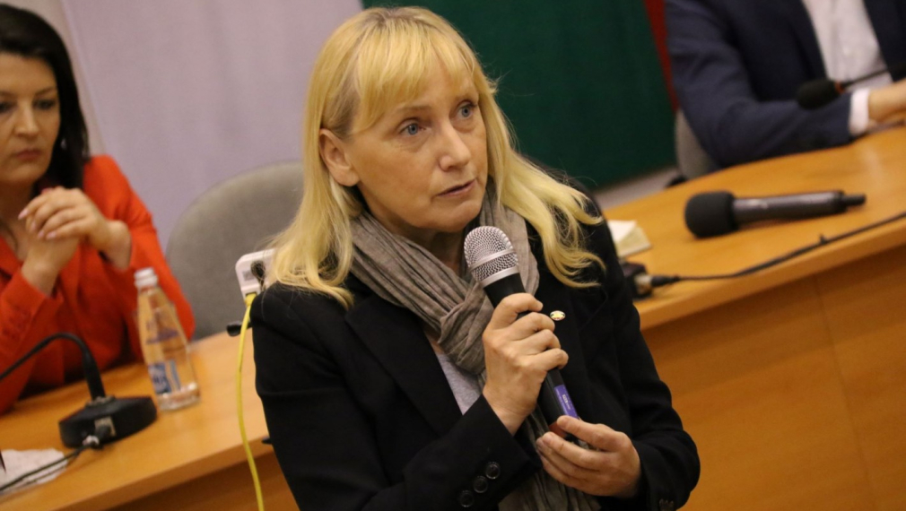 Елена Йончева: Няма да позволим Летище „София” да бъде дадено на концесия в ущърб на националния интерес