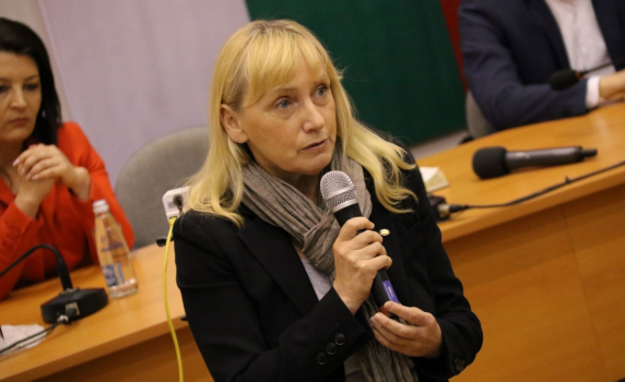Елена Йончева: Няма да позволим Летище „София” да бъде дадено на концесия в ущърб на националния интерес