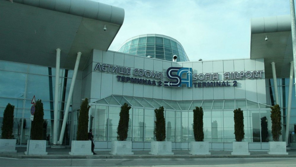 Евакуираха терминалите на Летище София 