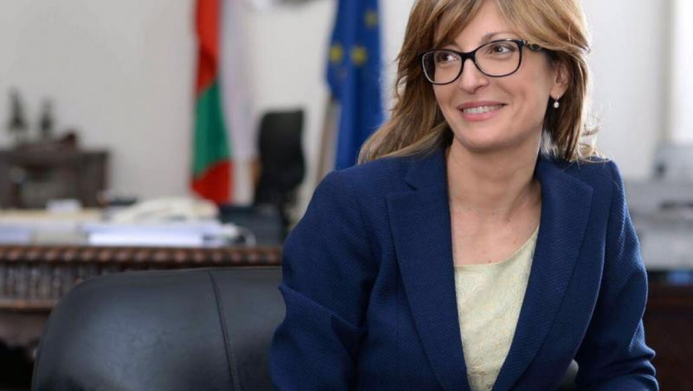 Захариева: Казах на папата, че външните министри сме му големи фенове